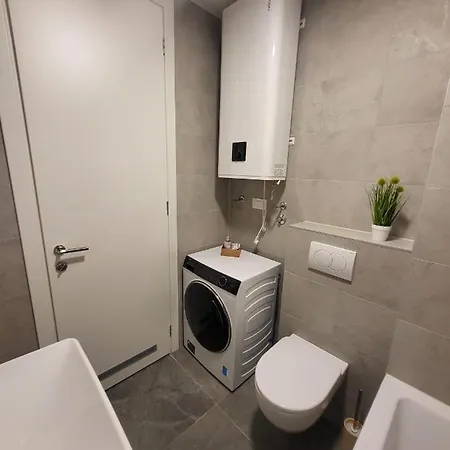 Antea With Free Parking * ザダル